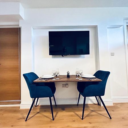 Private 2 Bed Guest House - Van Parking, M25 & A1 Connections Potters Bar Kültér fotó