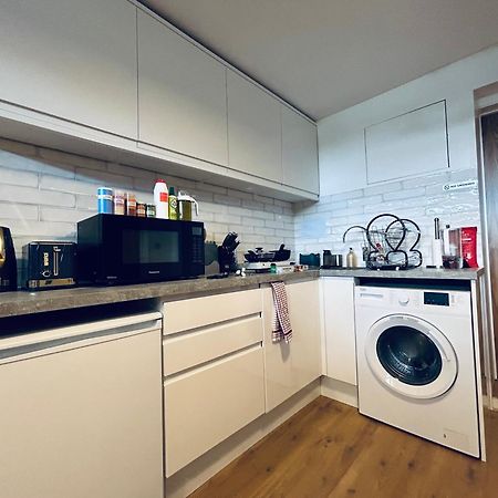Private 2 Bed Guest House - Van Parking, M25 & A1 Connections Potters Bar Kültér fotó