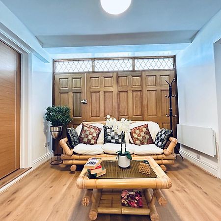 Private 2 Bed Guest House - Van Parking, M25 & A1 Connections Potters Bar Kültér fotó