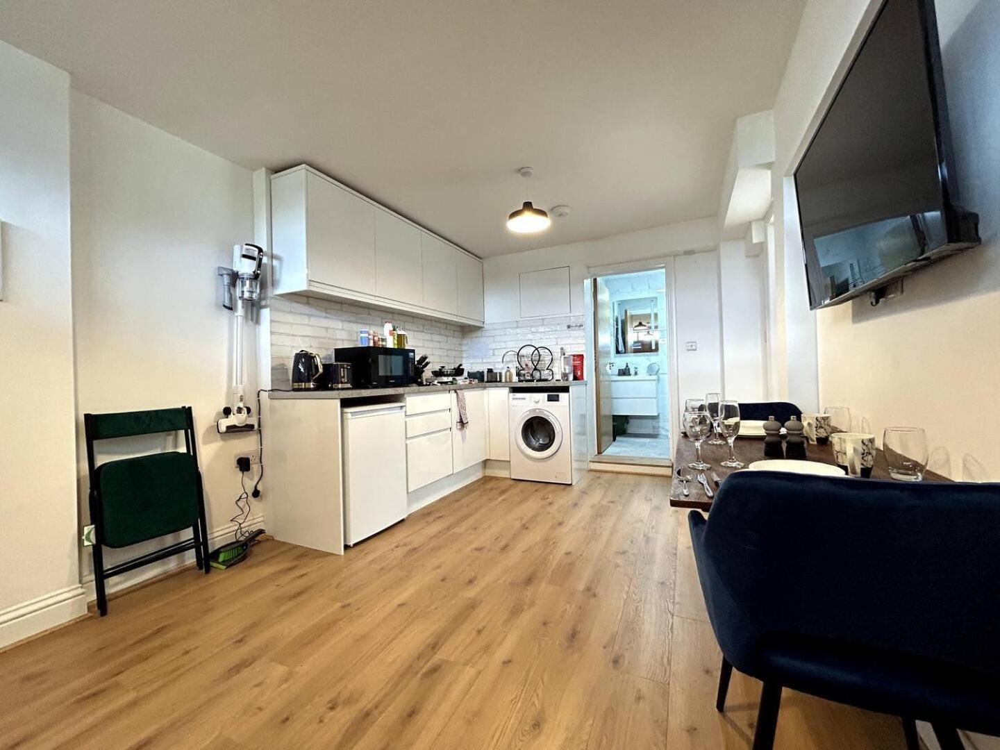 Private 2 Bed Guest House - Van Parking, M25 & A1 Connections Potters Bar Kültér fotó