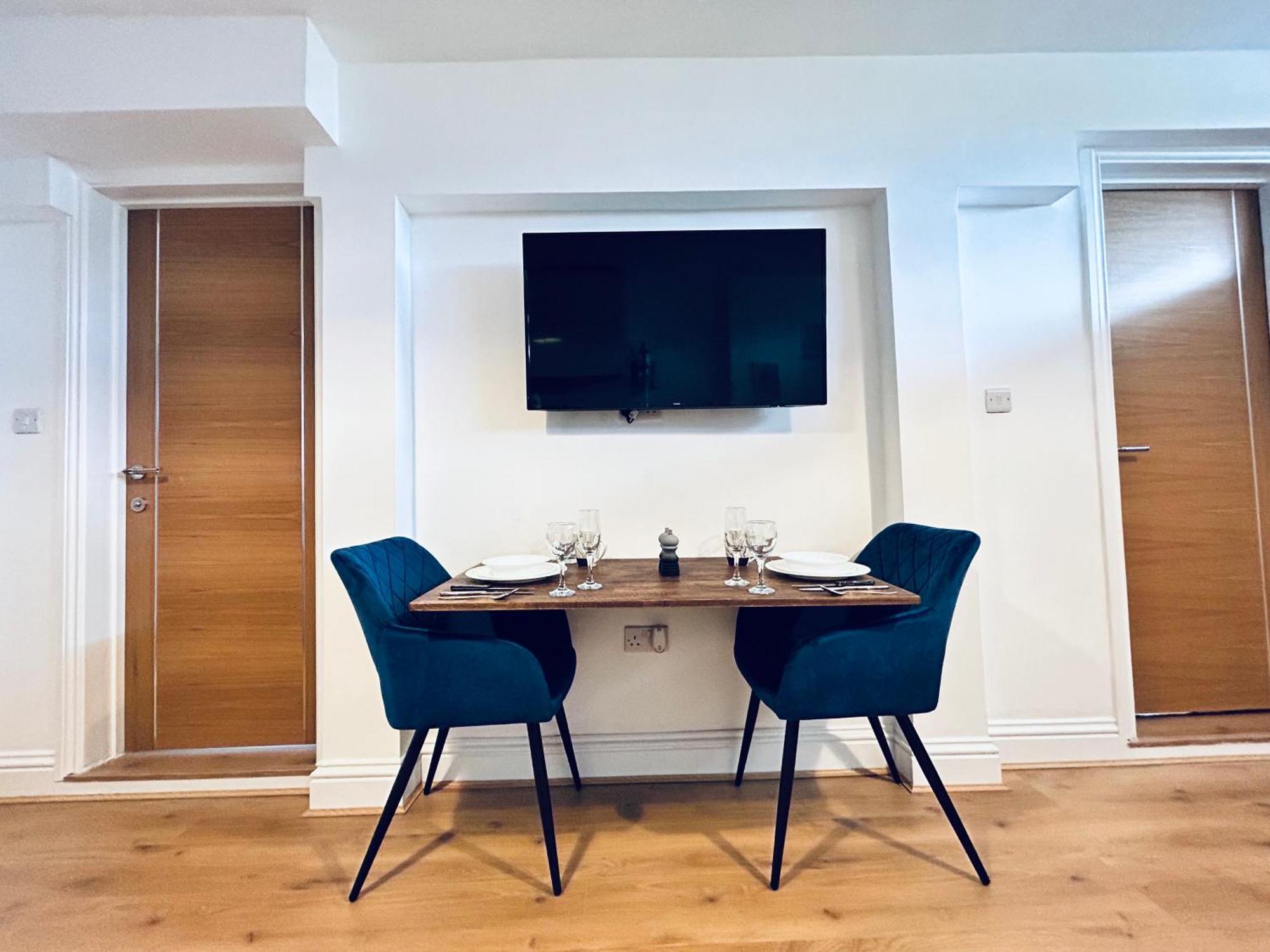Private 2 Bed Guest House - Van Parking, M25 & A1 Connections Potters Bar Kültér fotó