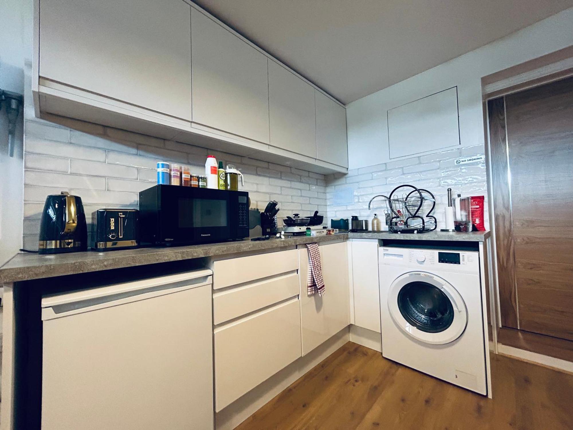 Private 2 Bed Guest House - Van Parking, M25 & A1 Connections Potters Bar Kültér fotó